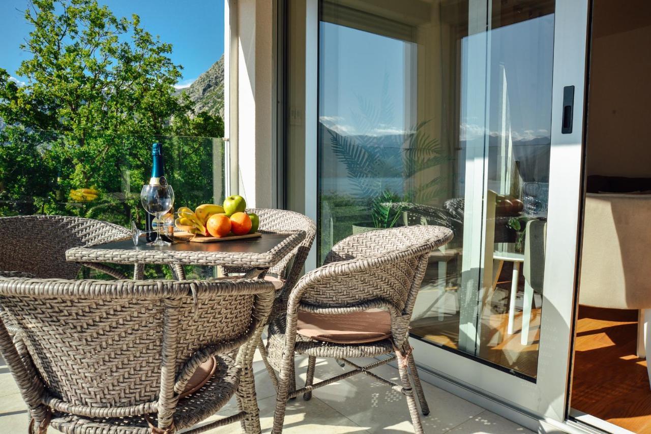 Ily Apartment With Sea View Kotor Eksteriør bilde
